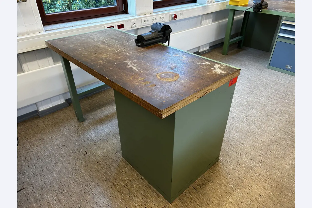 Uitrusting die niet langer nodig is voor een beroepsschool-3