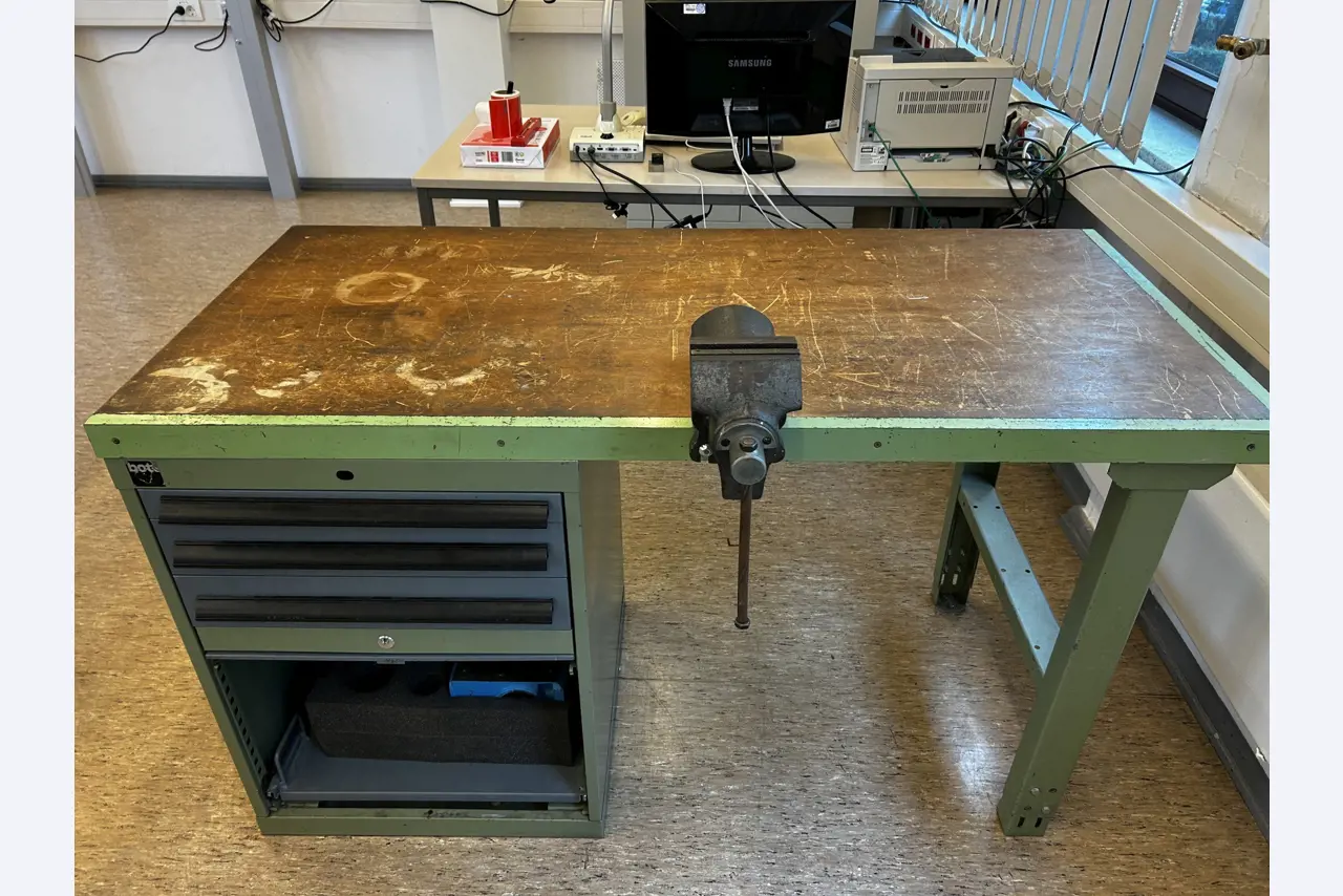 Uitrusting die niet langer nodig is voor een beroepsschool-1