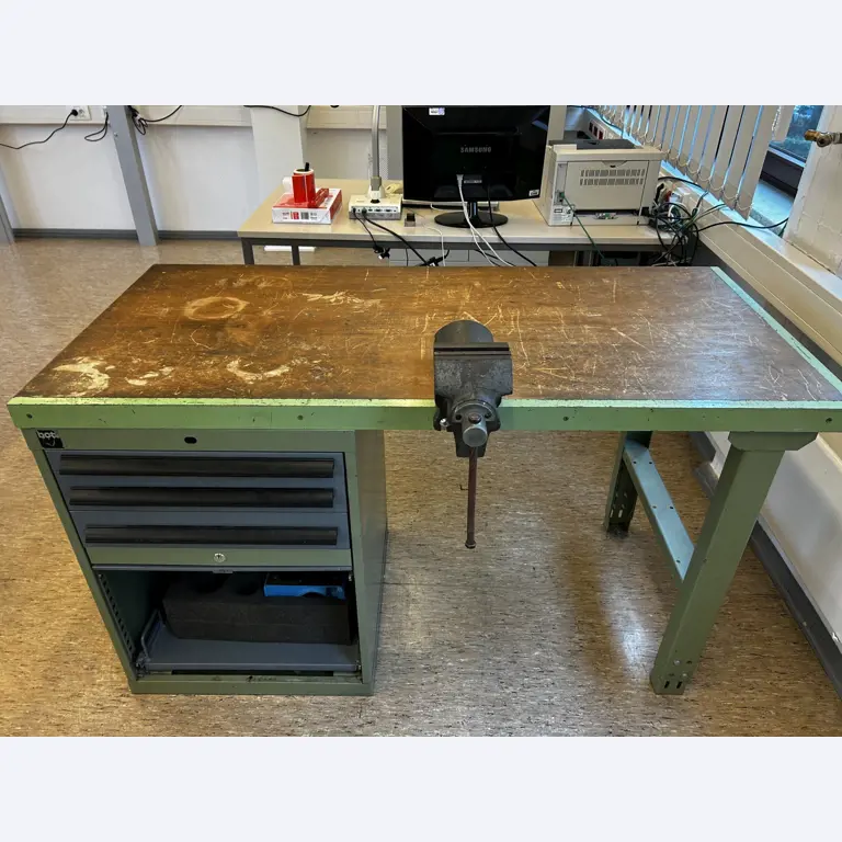 Uitrusting die niet langer nodig is voor een beroepsschool-1