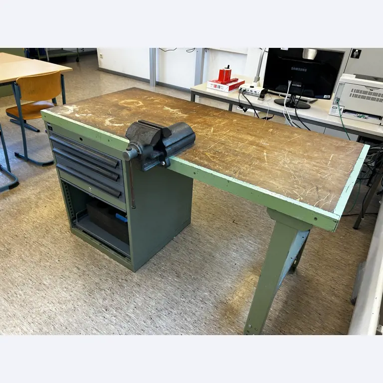 Uitrusting die niet langer nodig is voor een beroepsschool-4