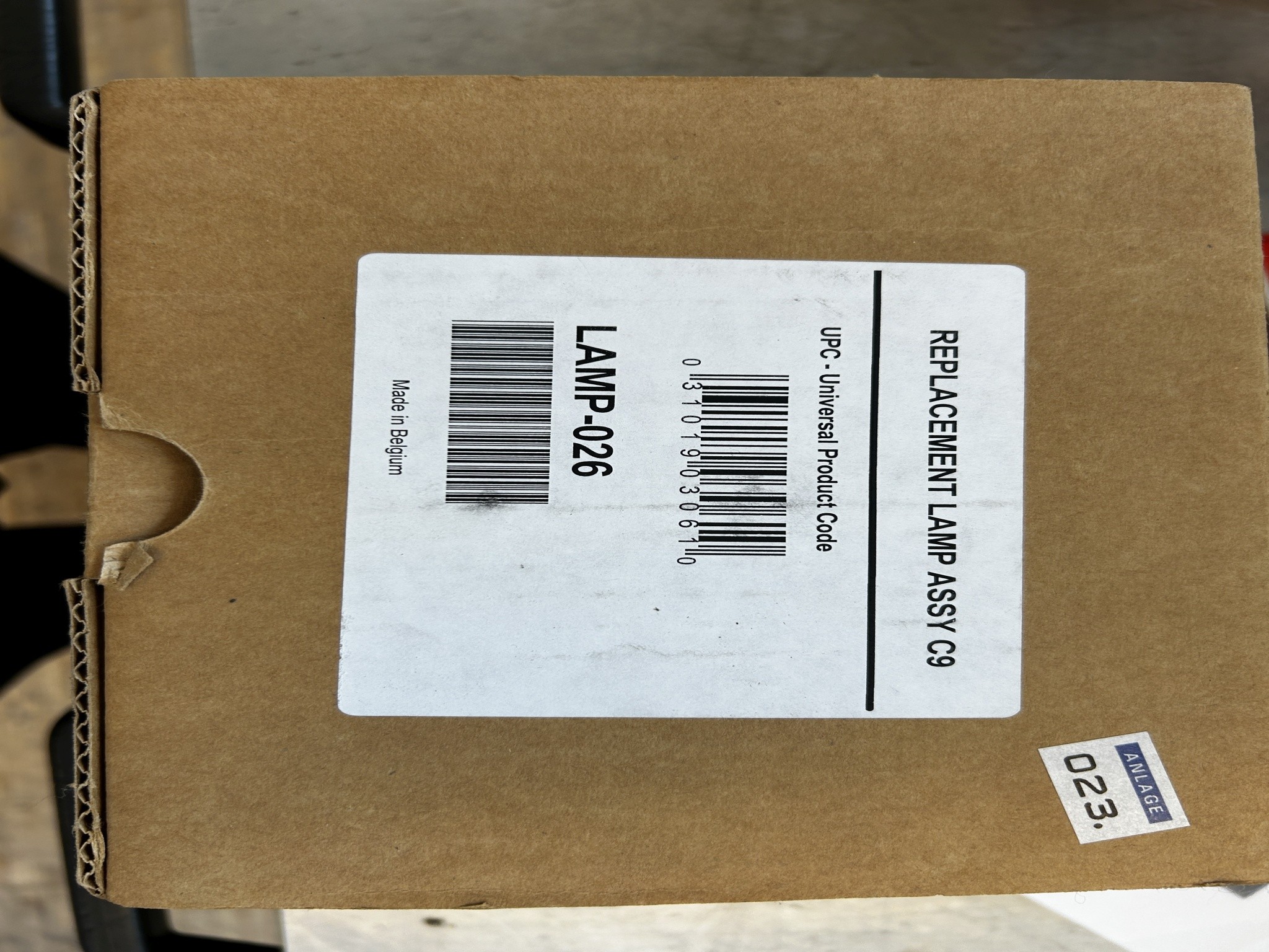 Nicht mehr benötigtes Equipment einer beruflichen Schule-1