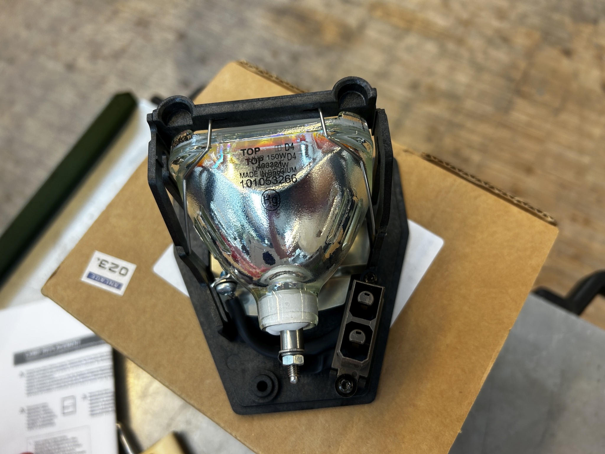 Nicht mehr benötigtes Equipment einer beruflichen Schule-3