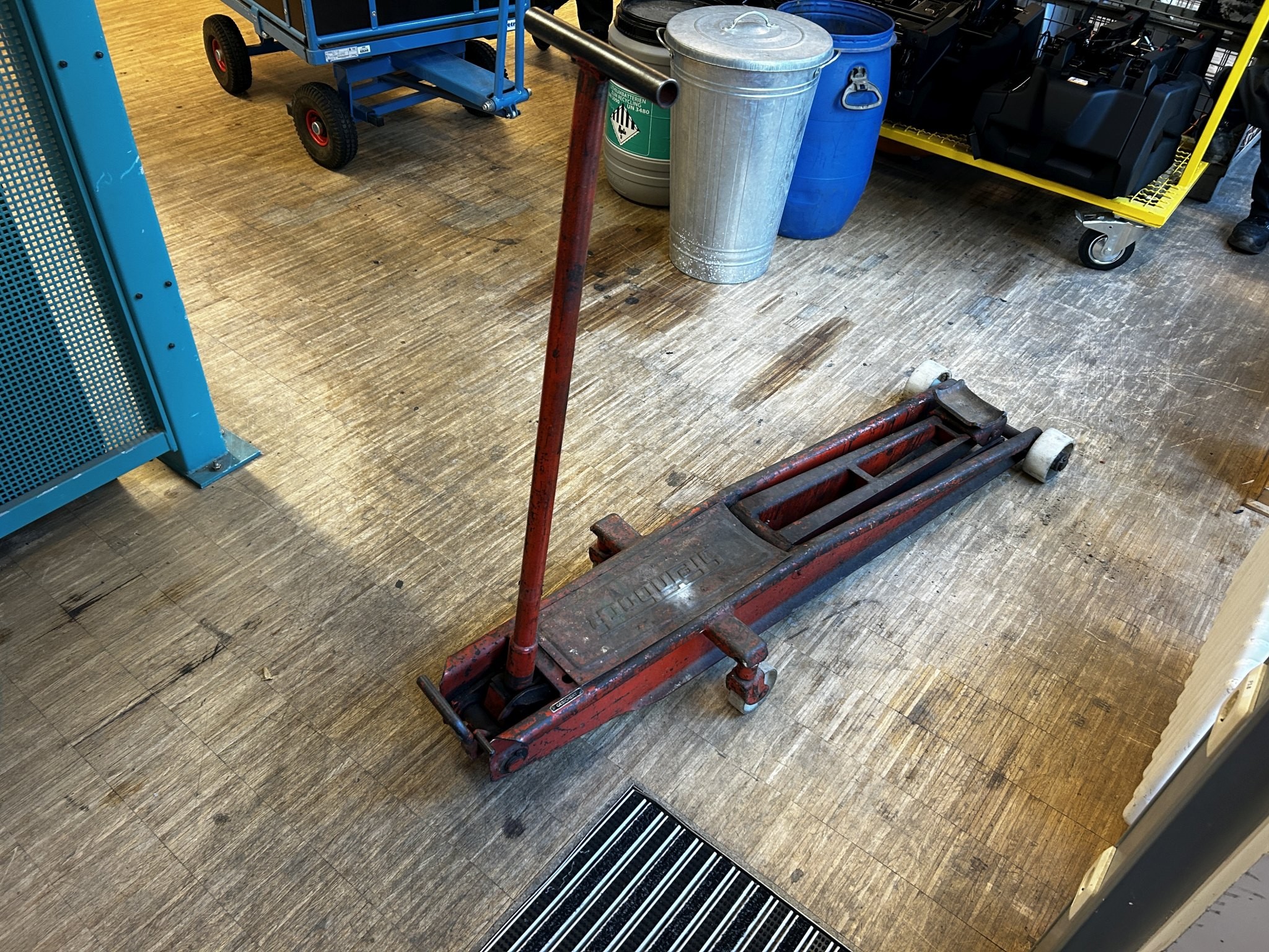 Équipement d'une école professionnelle qui n'est plus utilisé-7