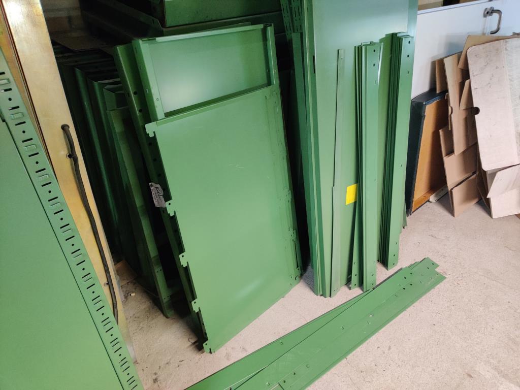 Nicht mehr benötigtes Equipment einer beruflichen Schule-1