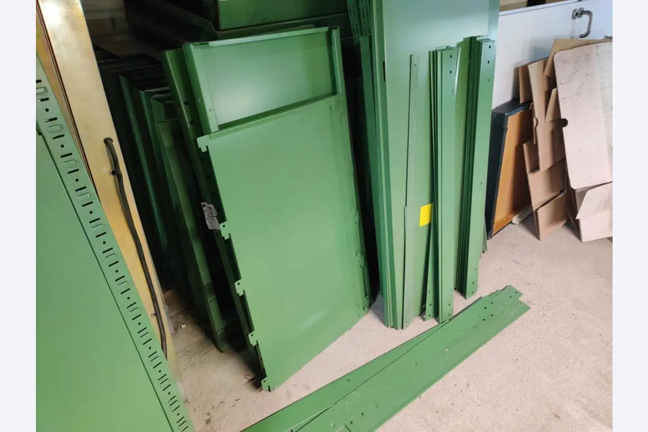 Nicht mehr benötigtes Equipment einer beruflichen Schule-1