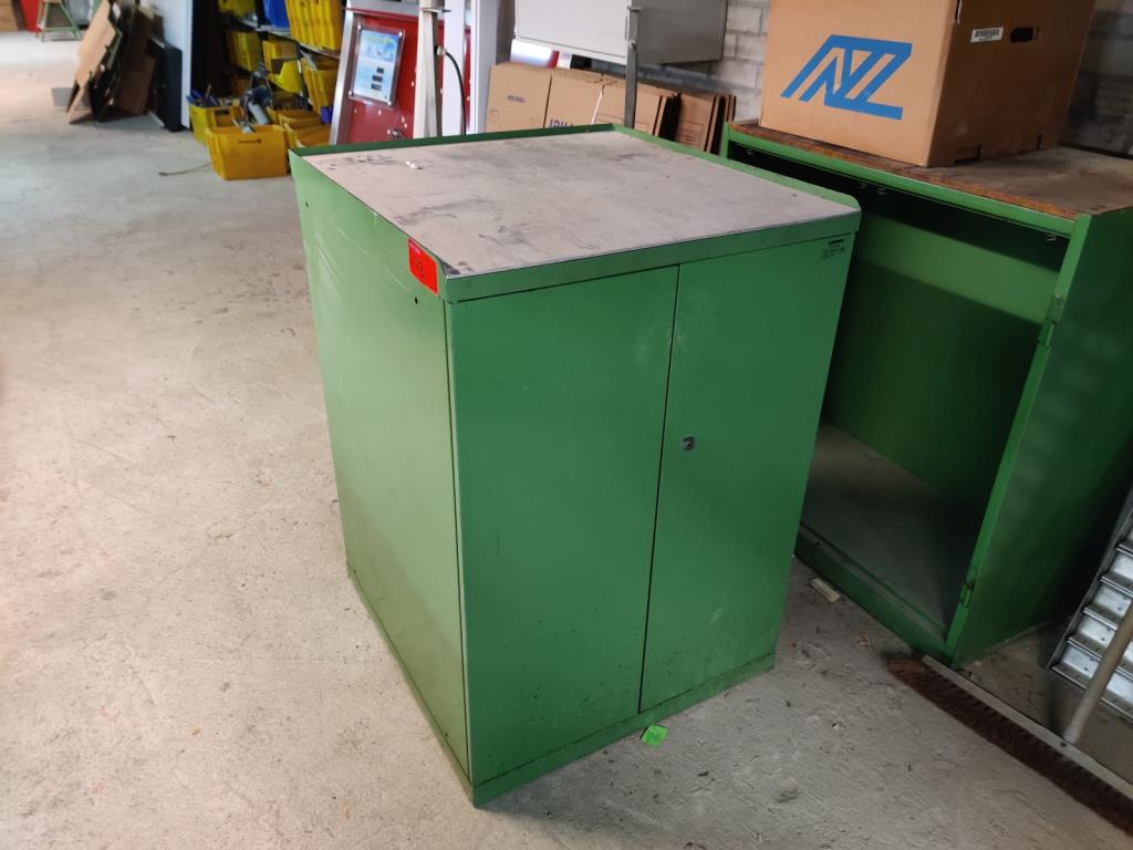 Nicht mehr benötigtes Equipment einer beruflichen Schule-1