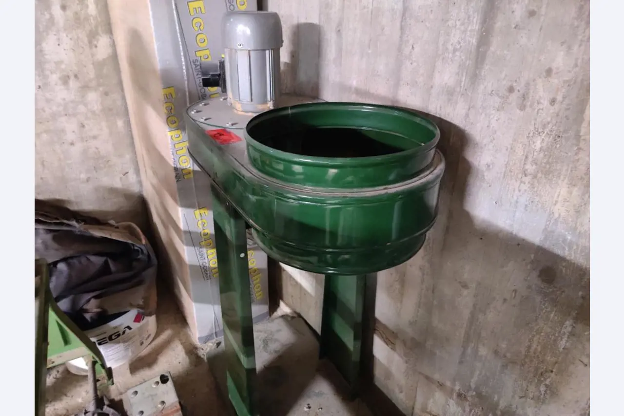 Vybavení, které již odborná škola nepotřebuje-1