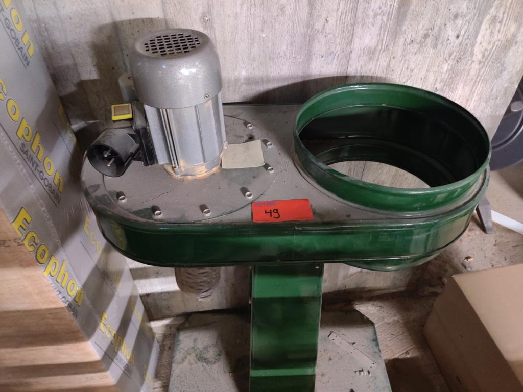 Nicht mehr benötigtes Equipment einer beruflichen Schule-2