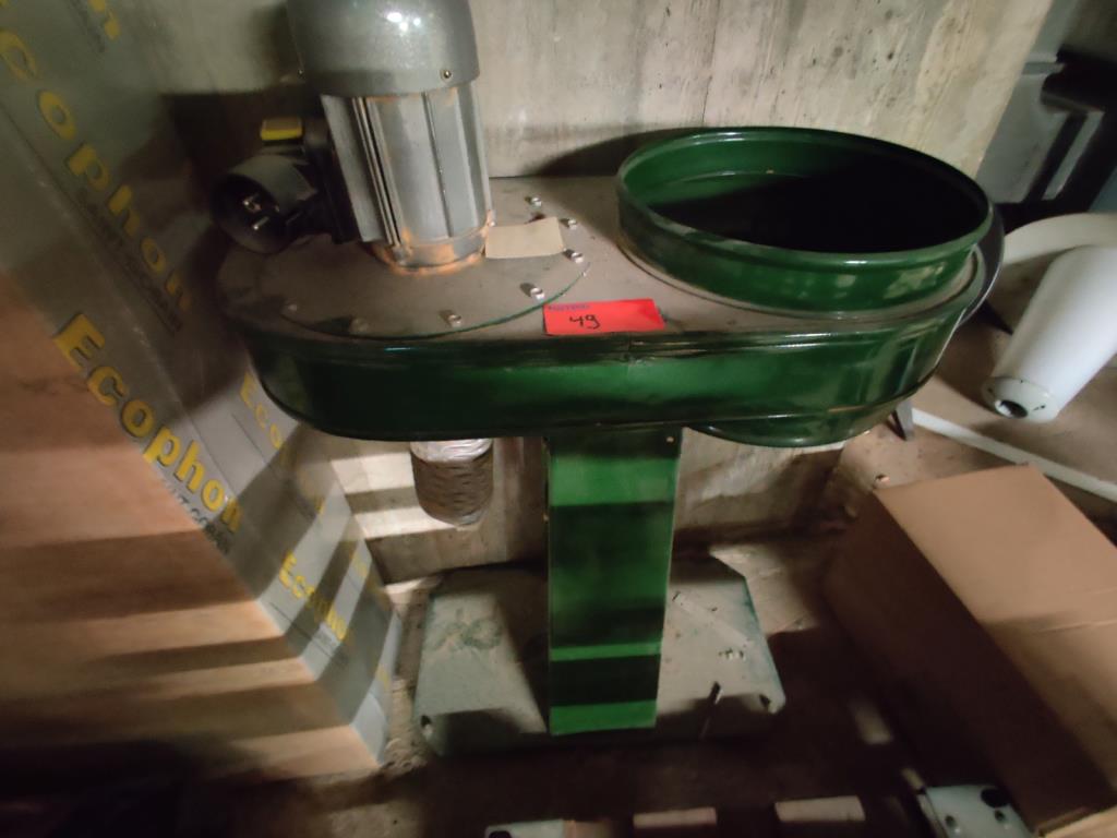 Nicht mehr benötigtes Equipment einer beruflichen Schule-3