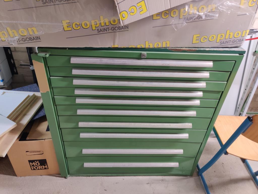 Equipos que ya no necesita un centro de formación profesional-1