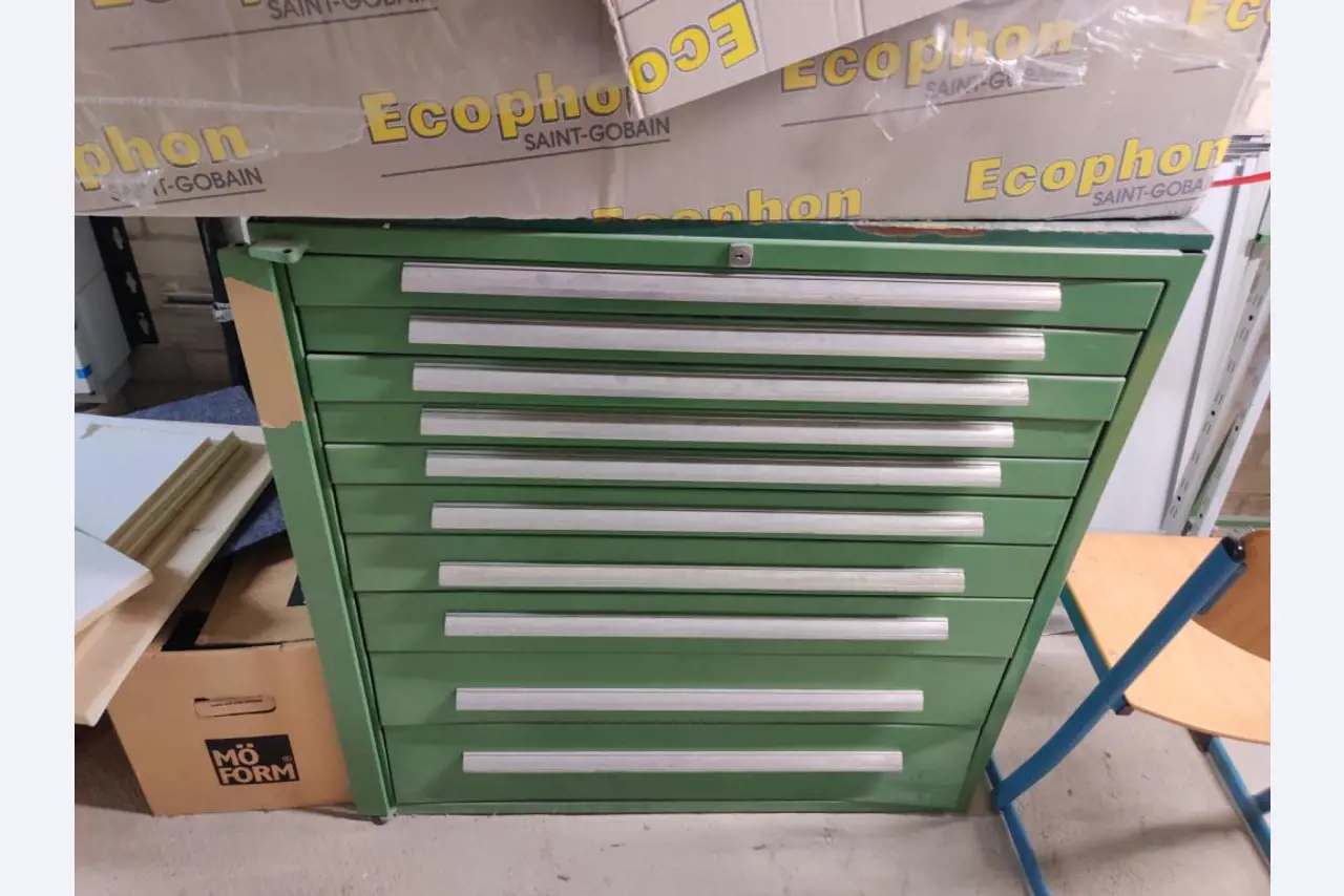 Equipos que ya no necesita un centro de formación profesional-1