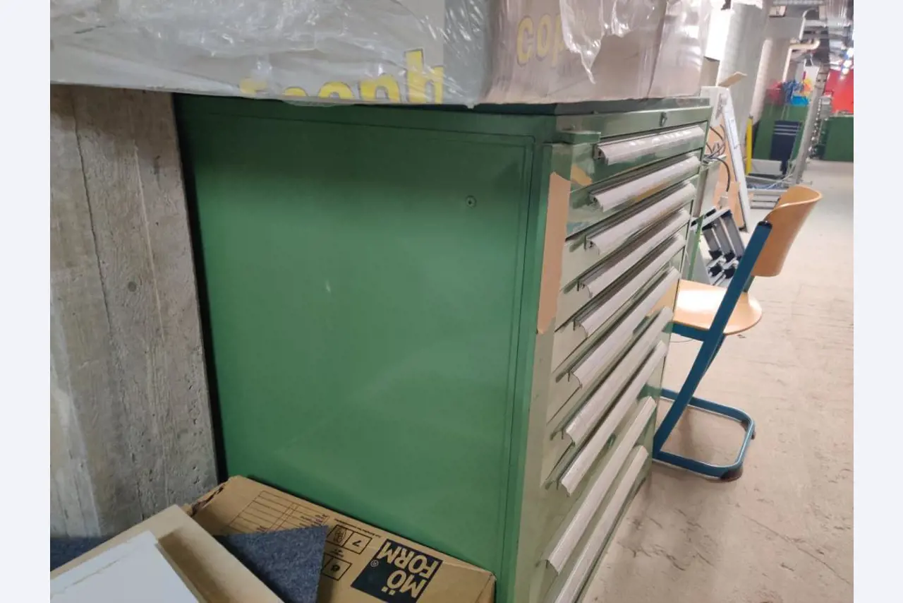 Equipos que ya no necesita un centro de formación profesional-3