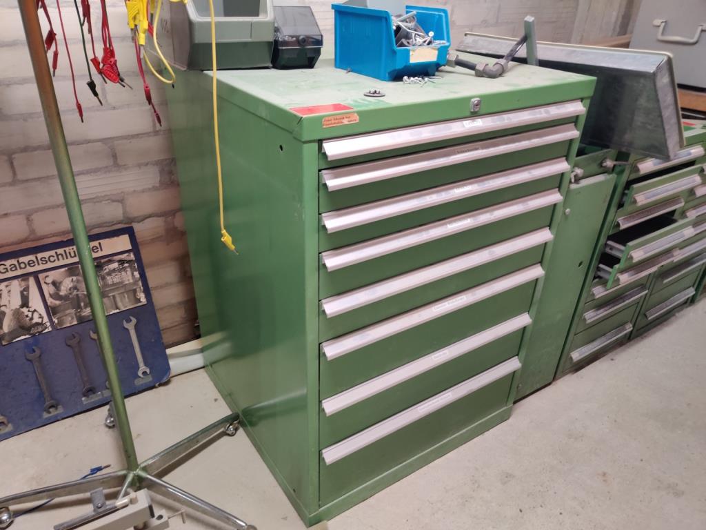 Nicht mehr benötigtes Equipment einer beruflichen Schule-1