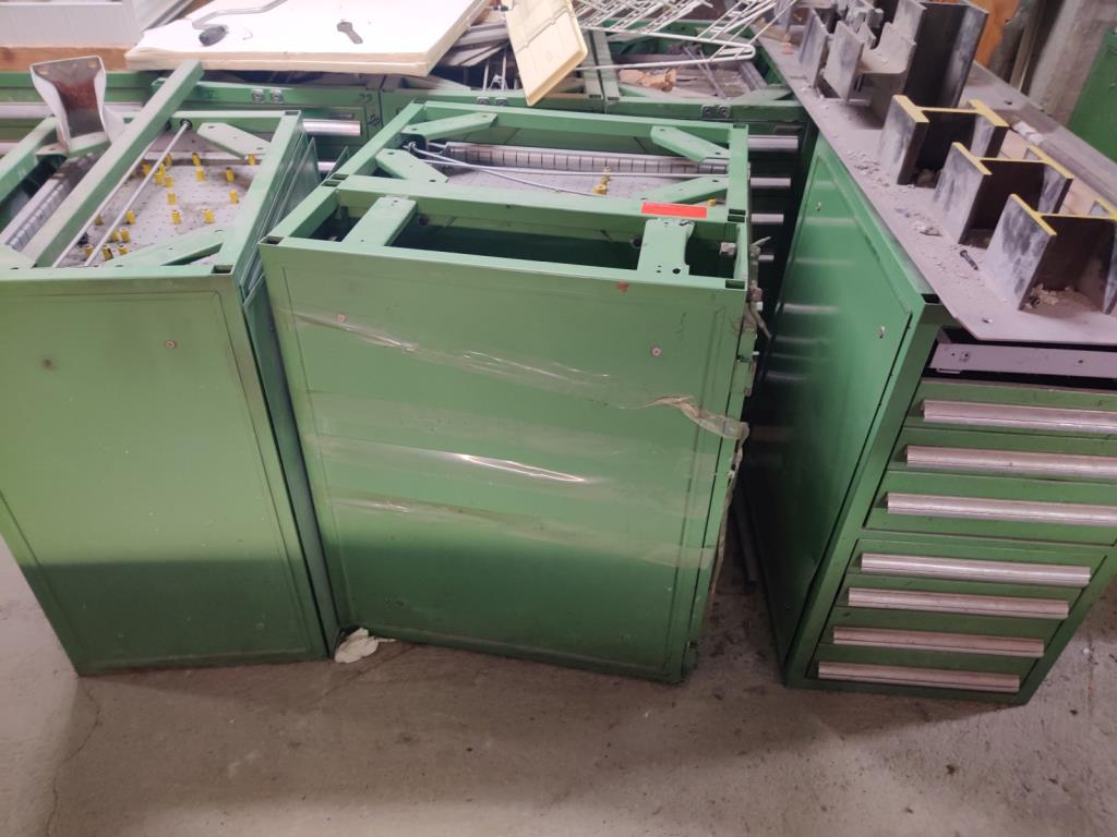 Nicht mehr benötigtes Equipment einer beruflichen Schule-3