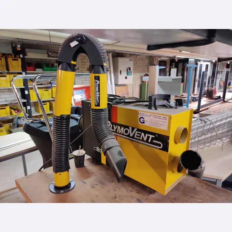 Nicht mehr benötigtes Equipment einer beruflichen Schule-1