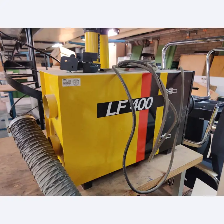 Nicht mehr benötigtes Equipment einer beruflichen Schule-4