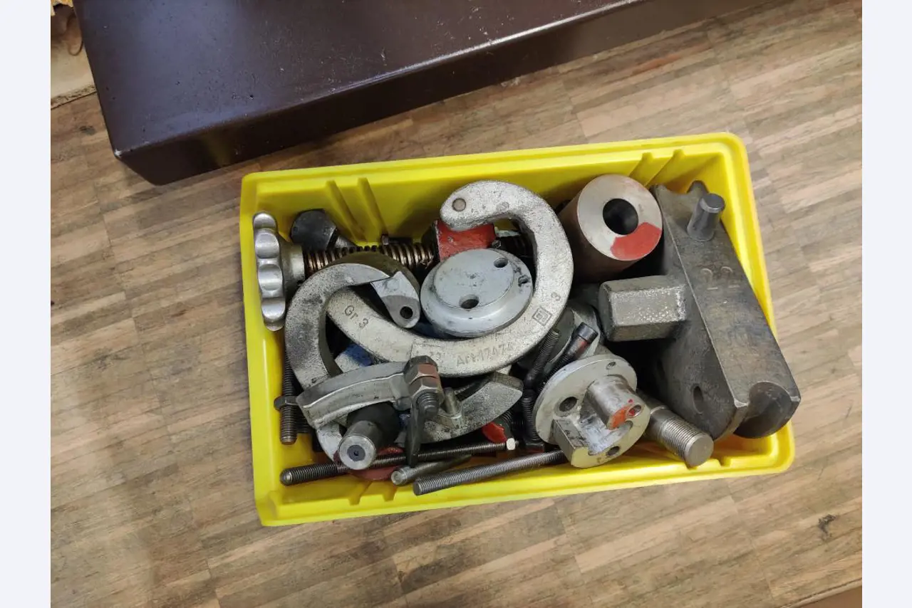 Equipment of a training workshop that is no longer needed-4