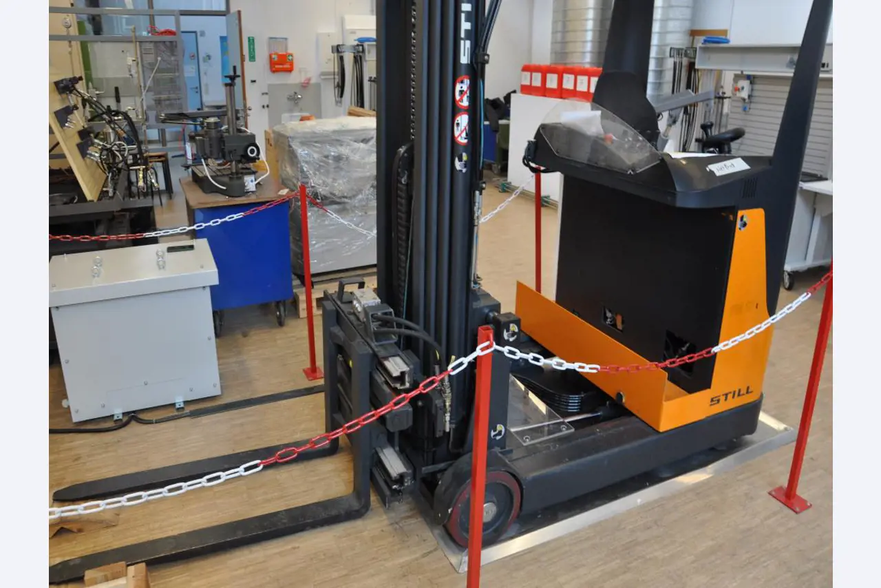 Equipment of a training workshop that is no longer needed-5