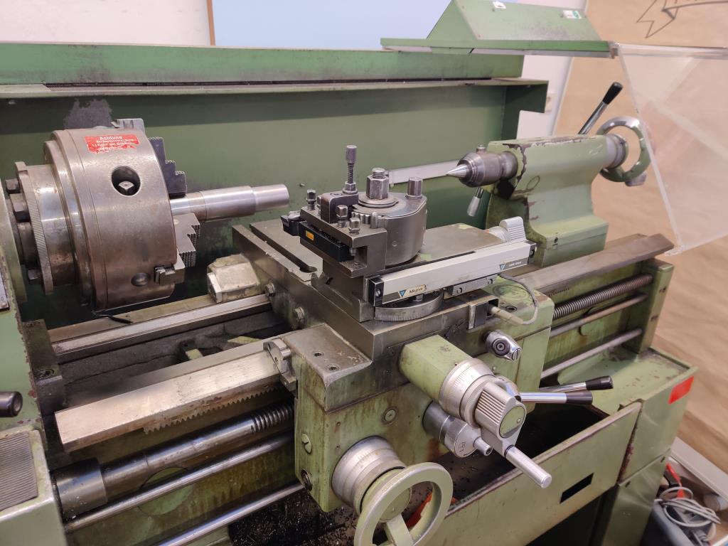 Nicht mehr benötigtes Equipment einer beruflichen Schule-11