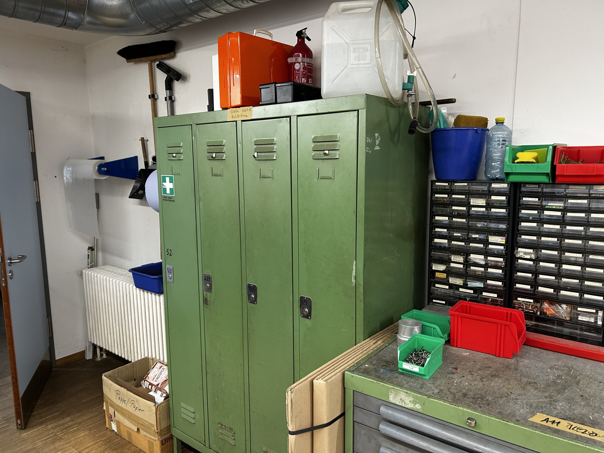 Nicht mehr benötigtes Equipment einer beruflichen Schule-4