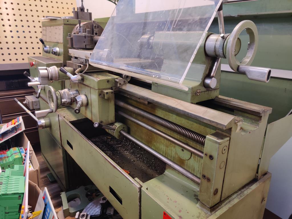 Nicht mehr benötigtes Equipment einer beruflichen Schule-6