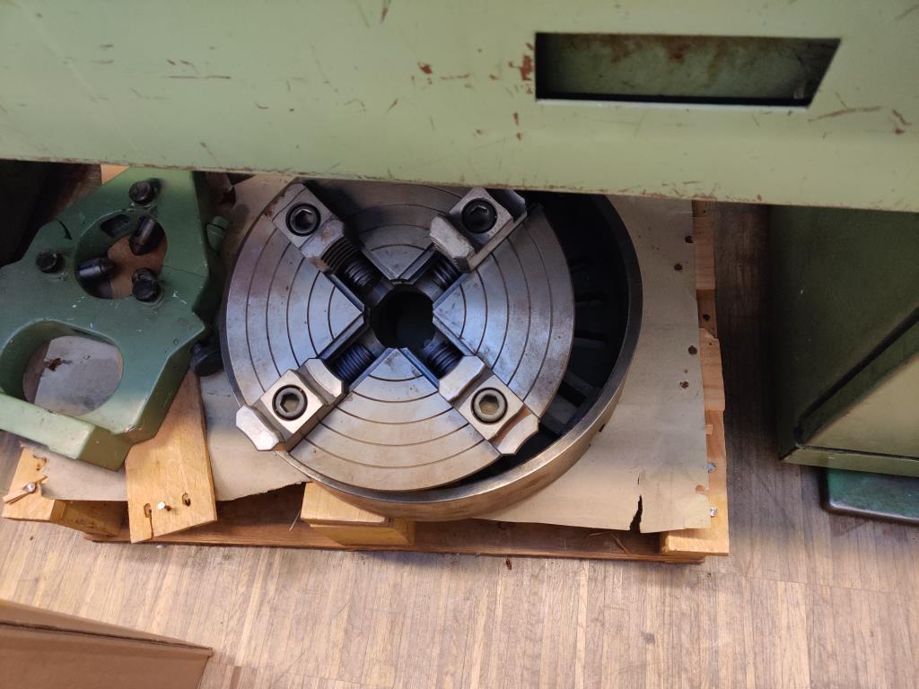 Nicht mehr benötigtes Equipment einer beruflichen Schule-8