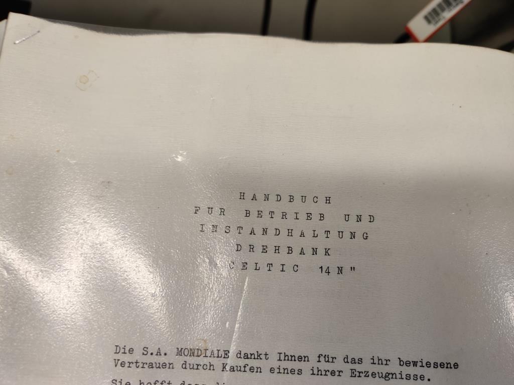 Nicht mehr benötigtes Equipment einer beruflichen Schule-9