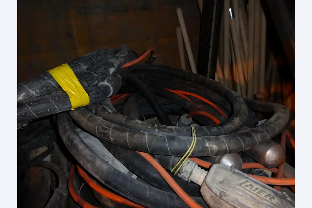 Bouwmachines, bouwuitrusting, graafmachines, bekisting, vloerstempels, Peri, Doka, voertuigen, bouwmaterialen<br>-2