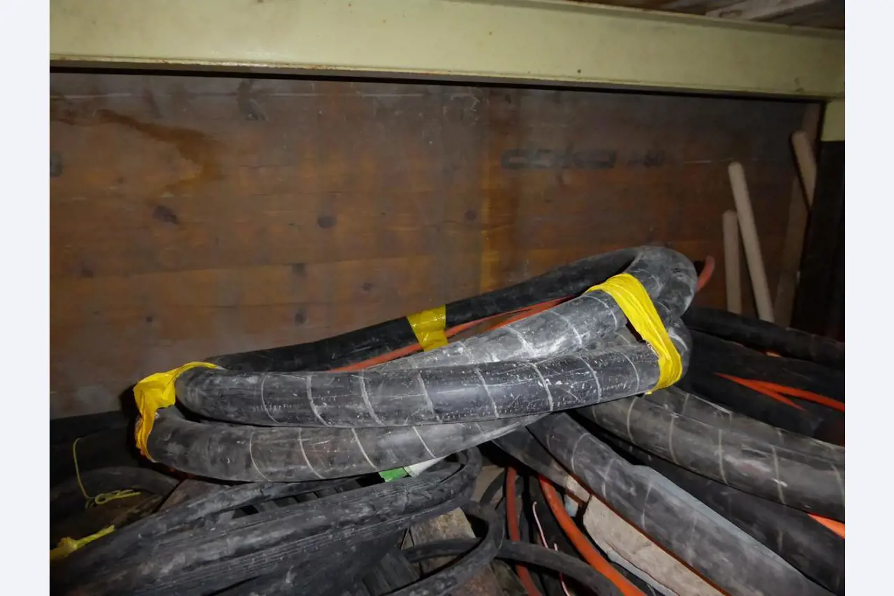Bouwmachines, bouwuitrusting, graafmachines, bekisting, vloerstempels, Peri, Doka, voertuigen, bouwmaterialen<br>-3