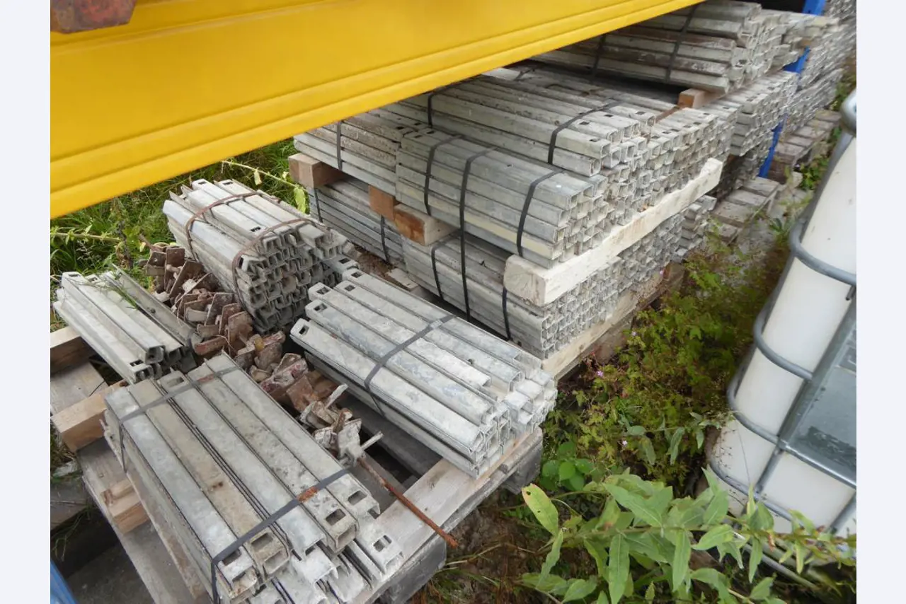 Máquinas de construção, equipamentos de construção, escavadoras, cofragens, escoras para pavimentos, Peri, Doka, veículos, materiais de construção<br>-3