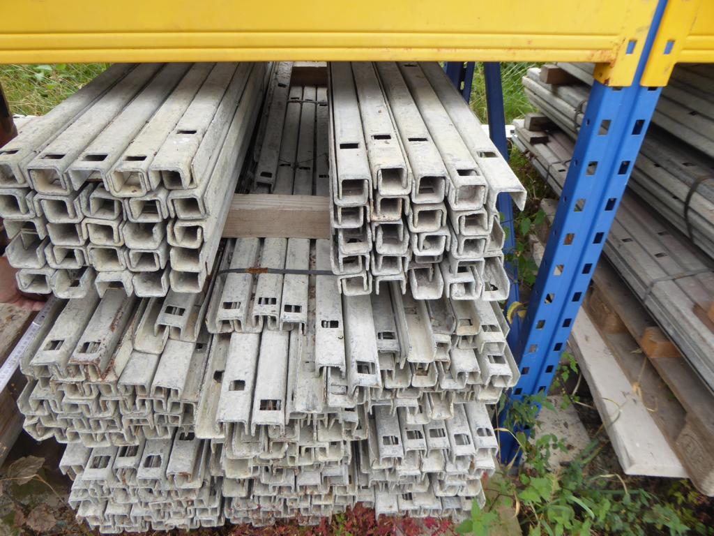 
Máquinas de construção, equipamentos de construção, escavadoras, cofragens, escoras para pavimentos, Peri, Doka, veículos, materiais de construção<br>-4