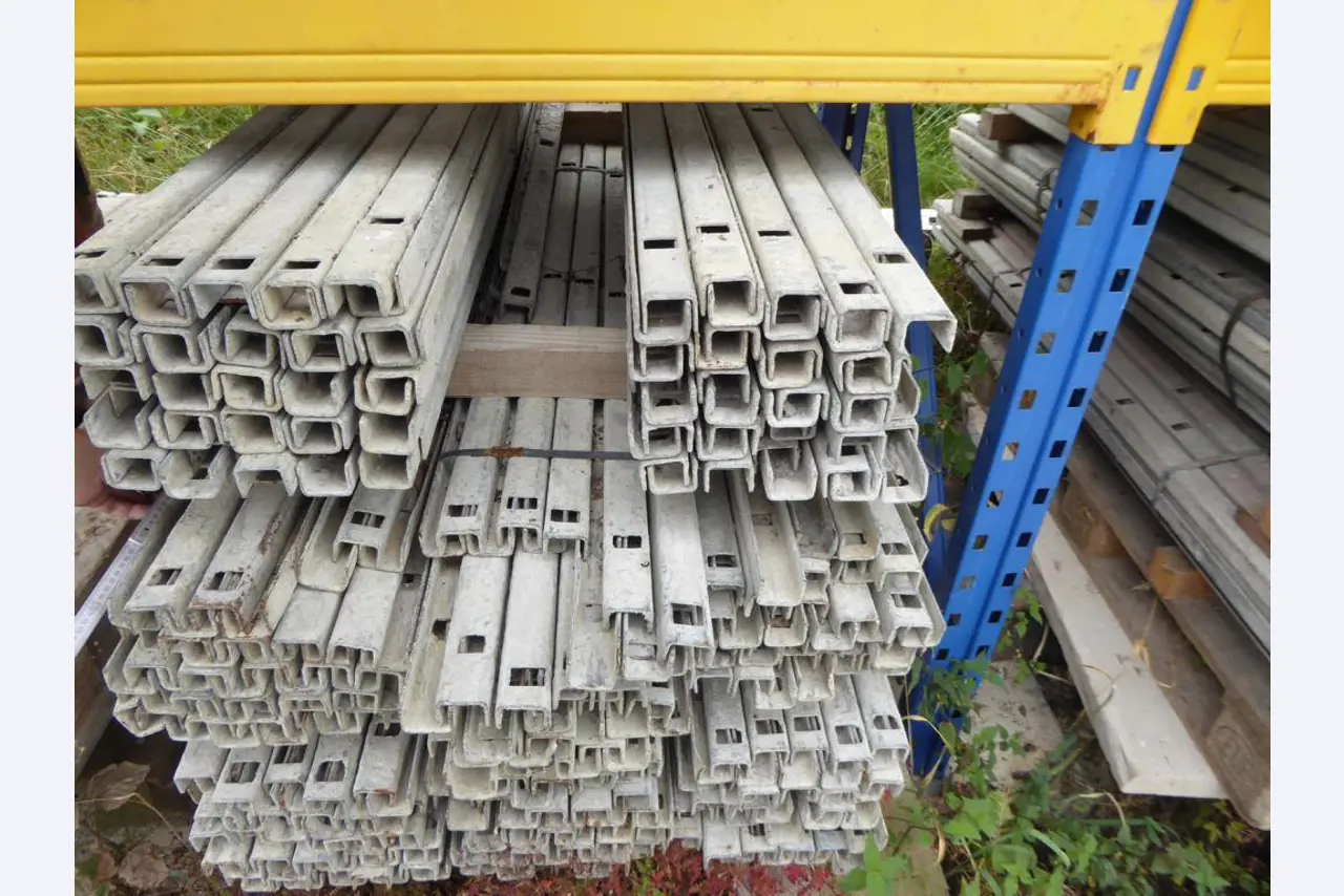 Máquinas de construção, equipamentos de construção, escavadoras, cofragens, escoras para pavimentos, Peri, Doka, veículos, materiais de construção<br>-4