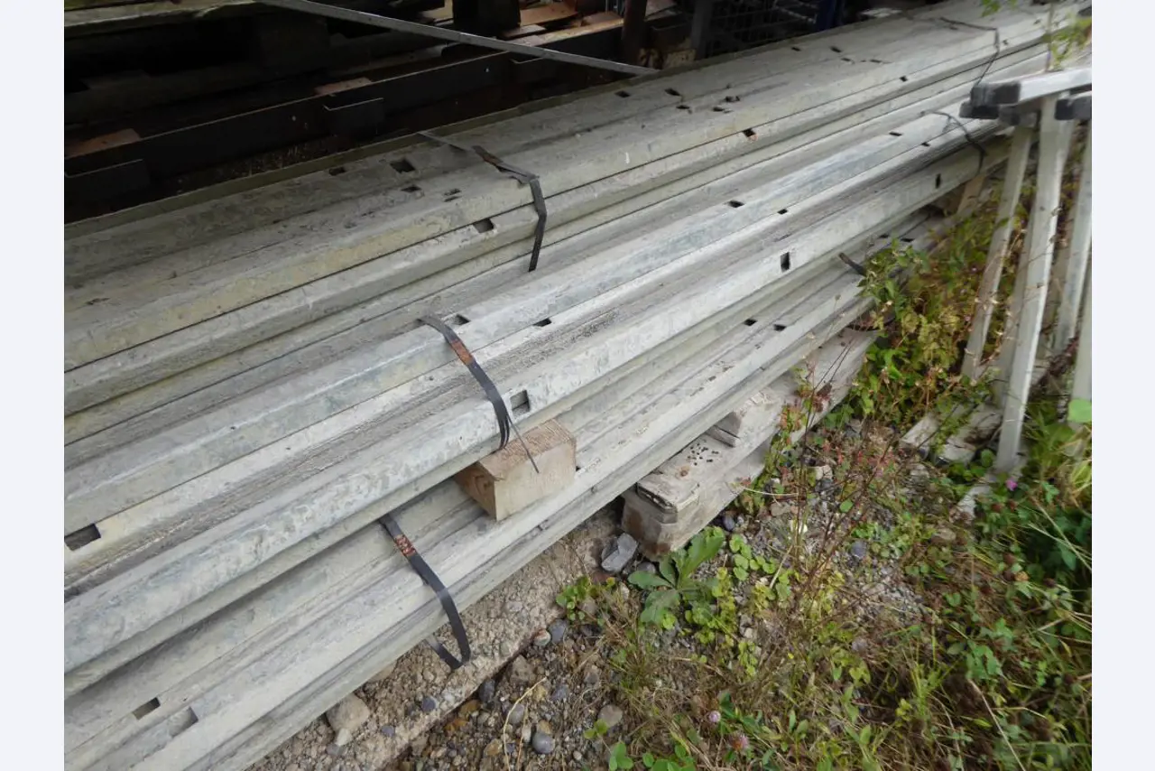 Máquinas de construção, equipamentos de construção, escavadoras, cofragens, escoras para pavimentos, Peri, Doka, veículos, materiais de construção<br>-6