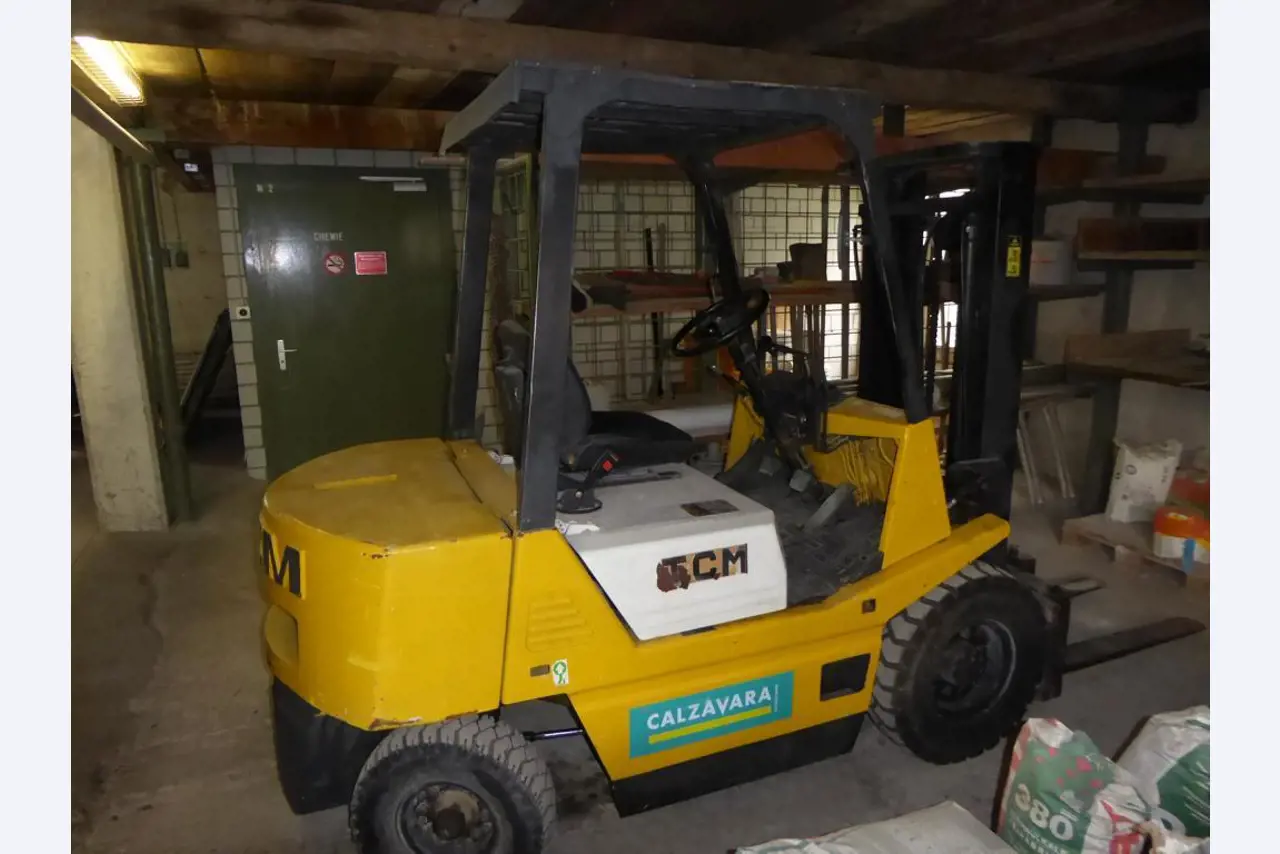 construction machinery, construction equipment, excavators, formwork, props, Peri, Doka, vehicles, building materials<br> -2