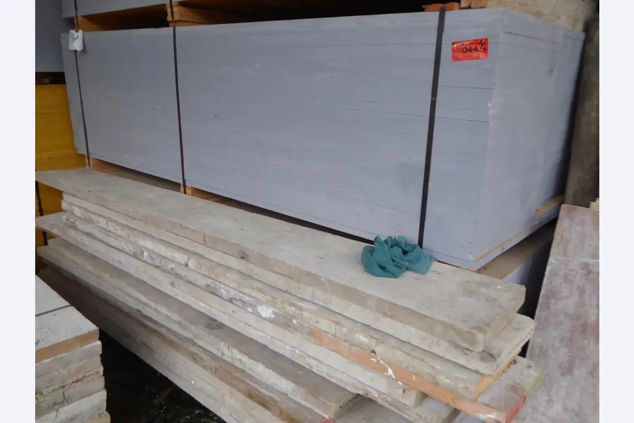 Bouwmachines, bouwuitrusting, graafmachines, bekisting, vloerstempels, Peri, Doka, voertuigen, bouwmaterialen<br>-1