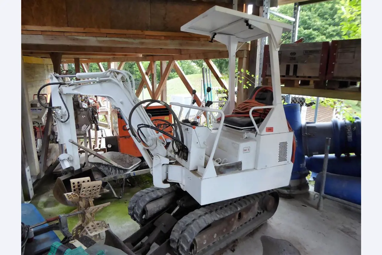 Bouwmachines, bouwuitrusting, graafmachines, bekisting, vloerstempels, Peri, Doka, voertuigen, bouwmaterialen<br>-1