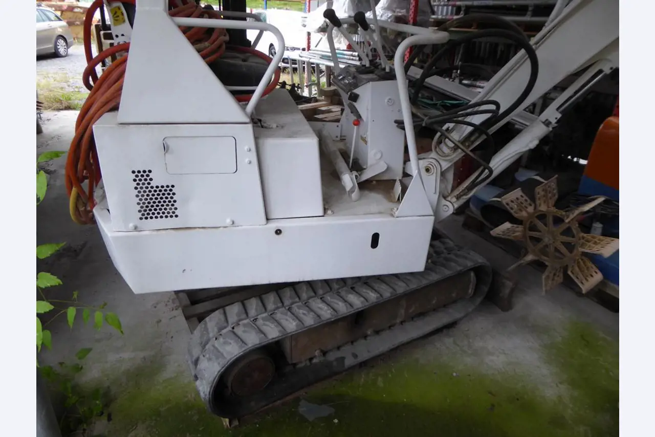 Bouwmachines, bouwuitrusting, graafmachines, bekisting, vloerstempels, Peri, Doka, voertuigen, bouwmaterialen<br>-8