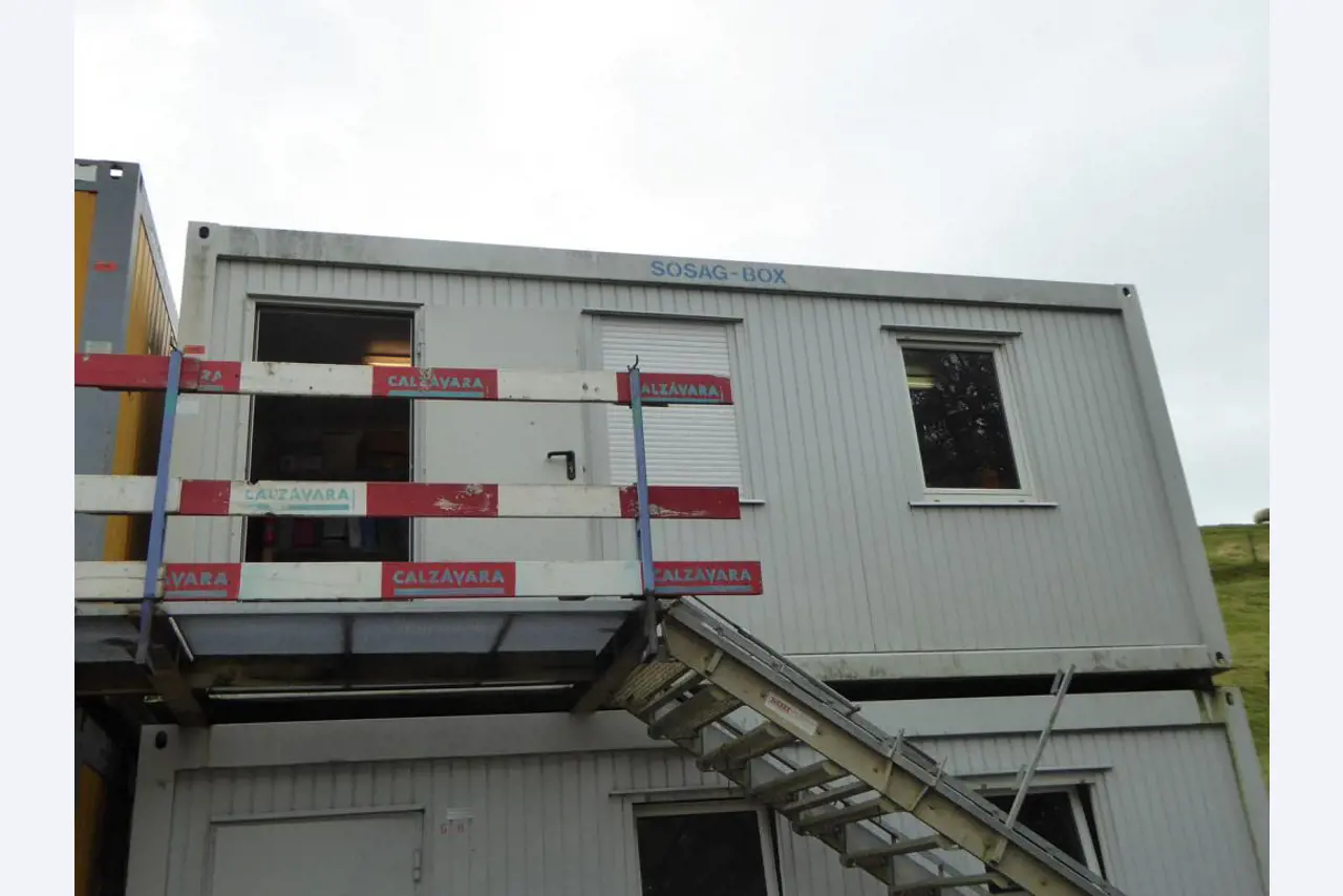 Bouwmachines, bouwuitrusting, graafmachines, bekisting, vloerstempels, Peri, Doka, voertuigen, bouwmaterialen<br>-1