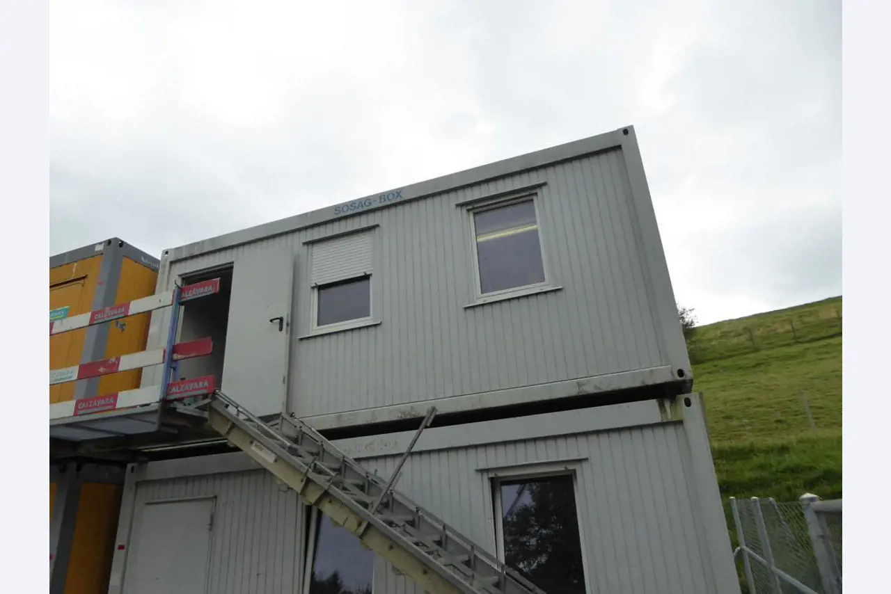Bouwmachines, bouwuitrusting, graafmachines, bekisting, vloerstempels, Peri, Doka, voertuigen, bouwmaterialen<br>-2