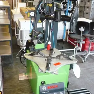 Měnič pneumatik Bosch TCE4460