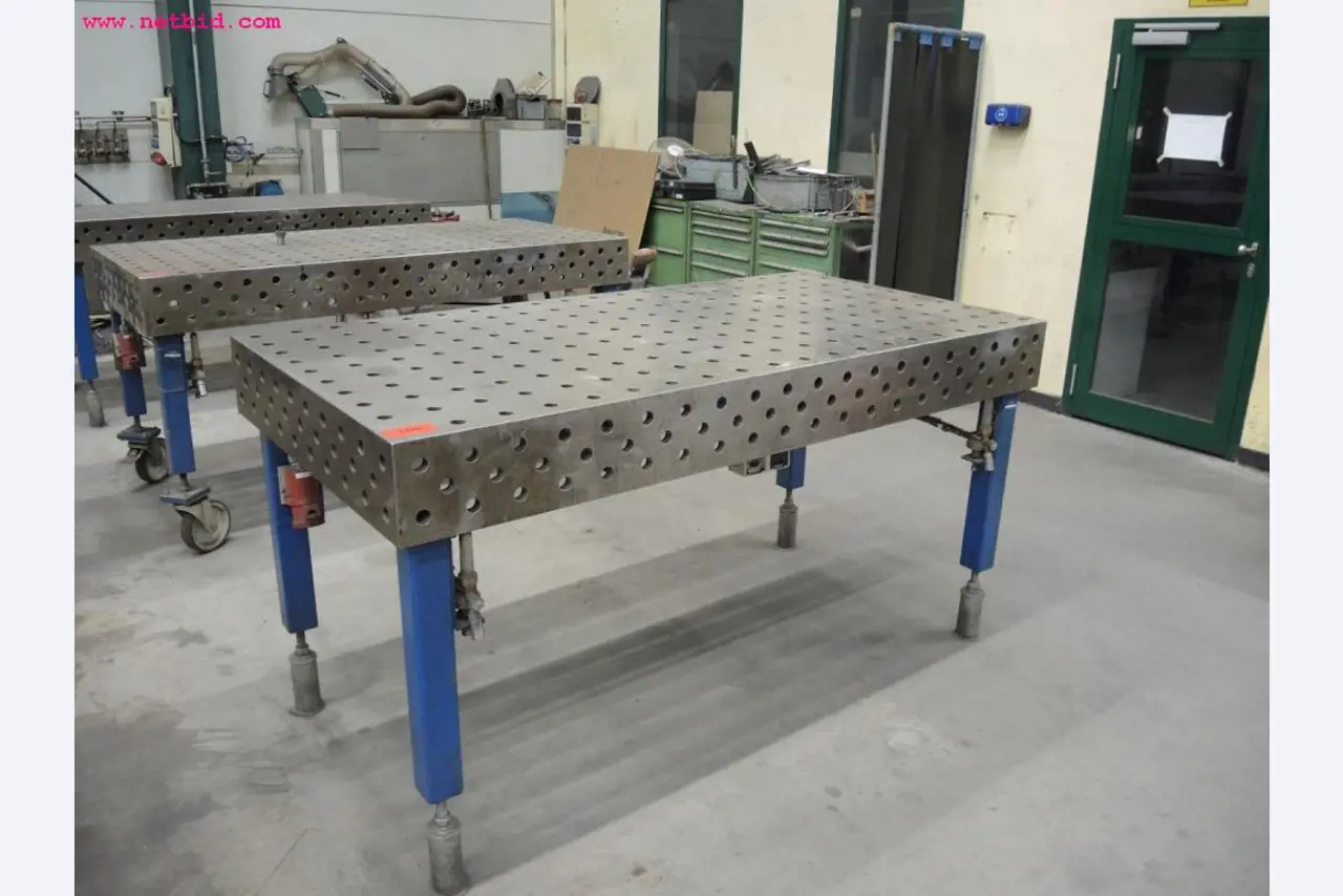 Chapas metálicas e máquinas para trabalhar metais<br><font size="2">Em colaboração com a Hilco Industrial Acquisitions bv</font>-1