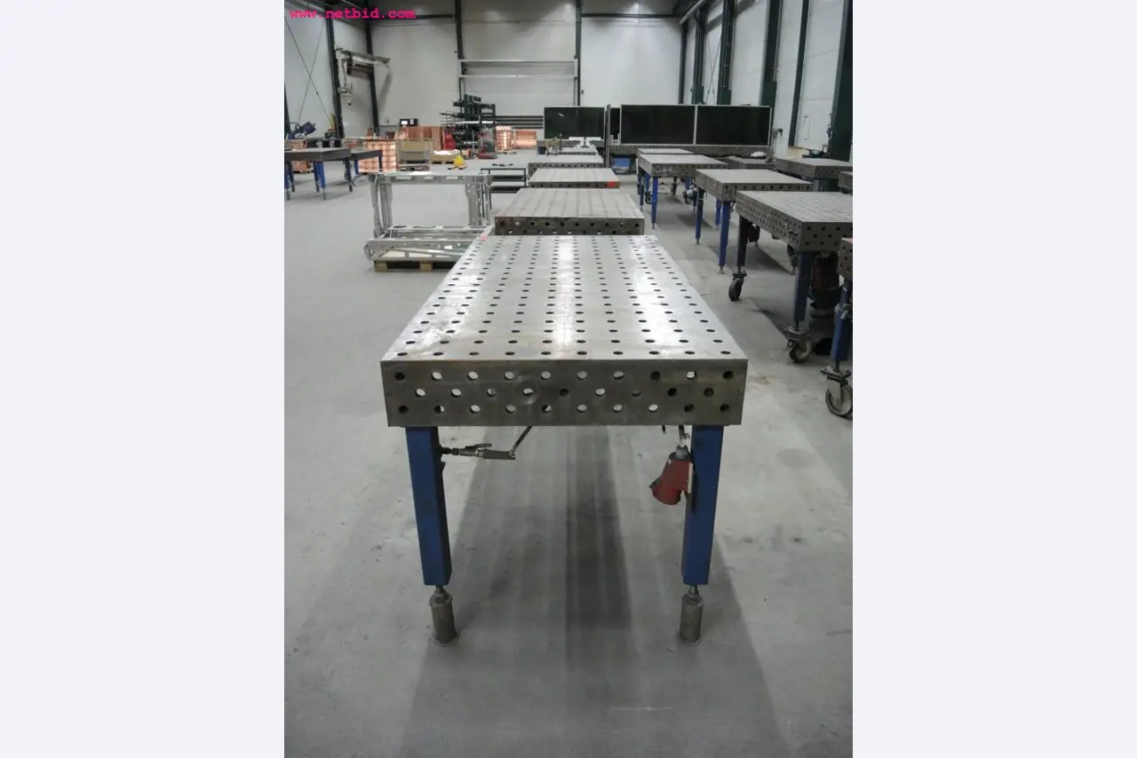 Chapas metálicas e máquinas para trabalhar metais<br><font size="2">Em colaboração com a Hilco Industrial Acquisitions bv</font>-3