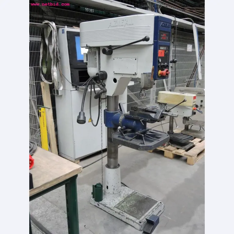 Plaat- en metaalbewerkingsmachines<br><font size="2">In samenwerking met Hilco Industrial Acquisitions bv</font>-4