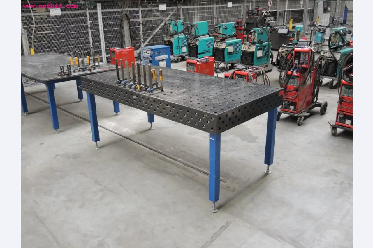 Chapas metálicas e máquinas para trabalhar metais<br><font size="2">Em colaboração com a Hilco Industrial Acquisitions bv</font>-1