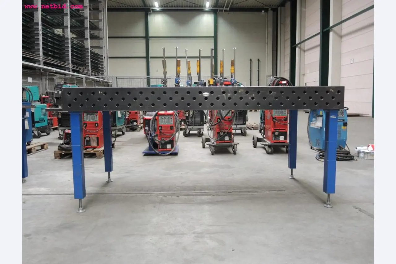 Chapas metálicas e máquinas para trabalhar metais<br><font size="2">Em colaboração com a Hilco Industrial Acquisitions bv</font>-3