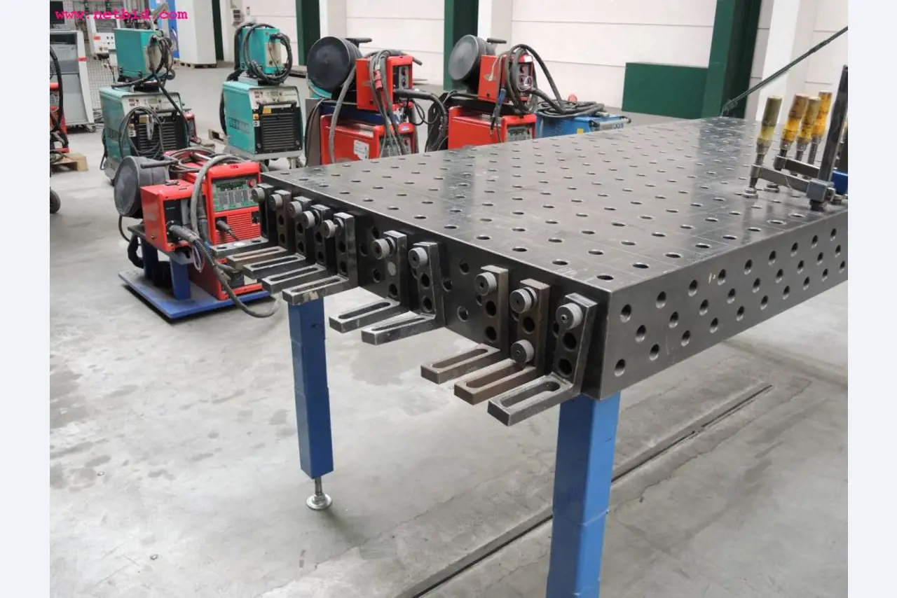 Chapas metálicas e máquinas para trabalhar metais<br><font size="2">Em colaboração com a Hilco Industrial Acquisitions bv</font>-4