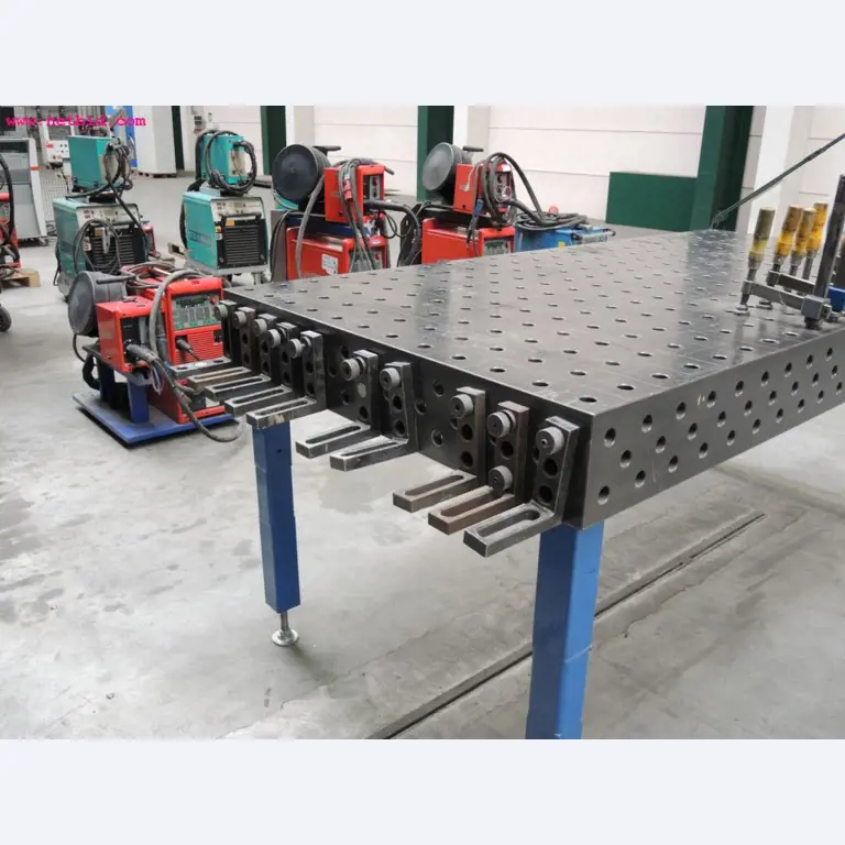 Chapas metálicas e máquinas para trabalhar metais<br><font size="2">Em colaboração com a Hilco Industrial Acquisitions bv</font>-4