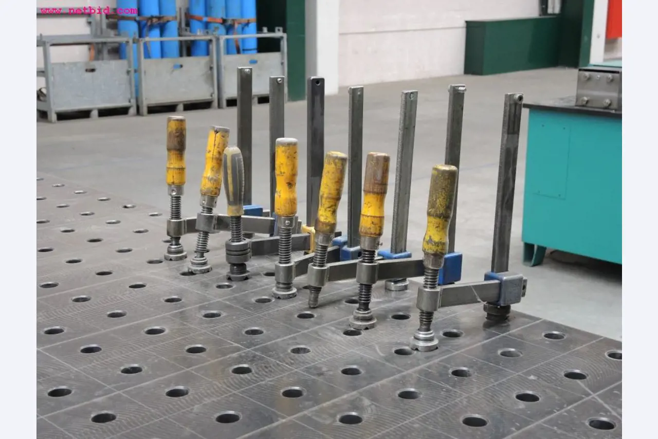 Chapas metálicas e máquinas para trabalhar metais<br><font size="2">Em colaboração com a Hilco Industrial Acquisitions bv</font>-5
