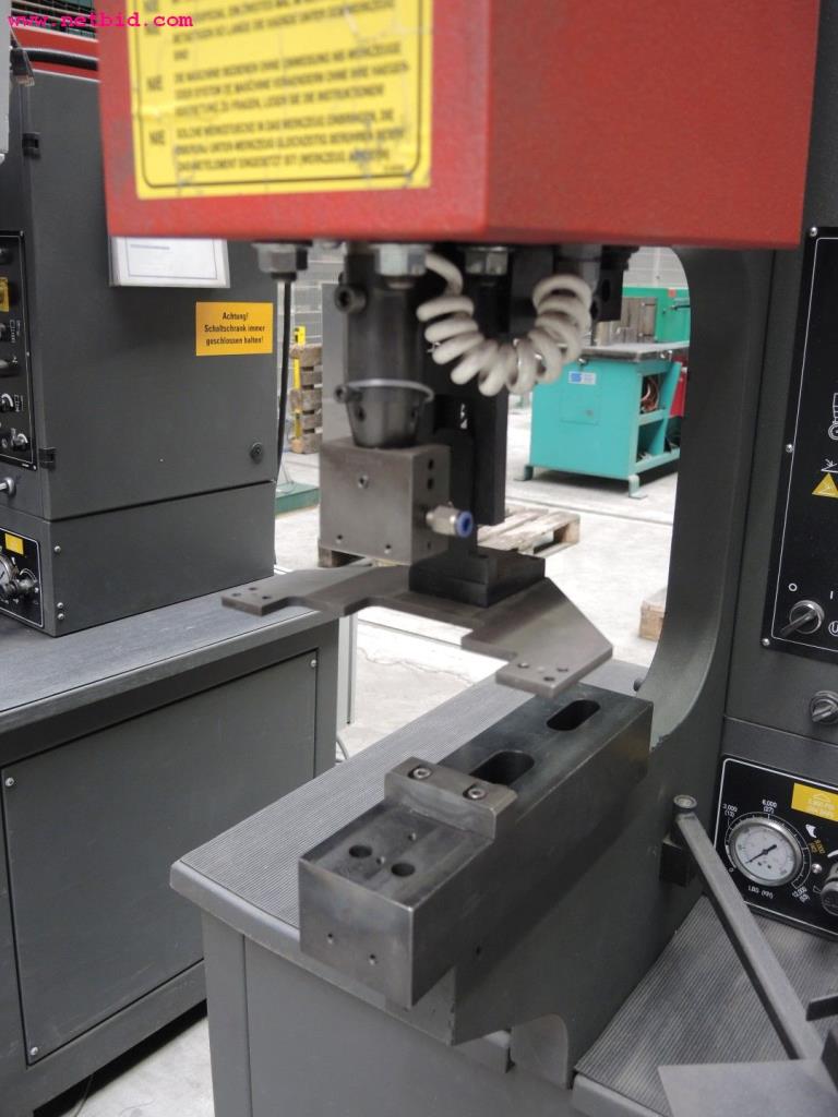 Chapas metálicas e máquinas para trabalhar metais<br><font size="2">Em colaboração com a Hilco Industrial Acquisitions bv</font>-5