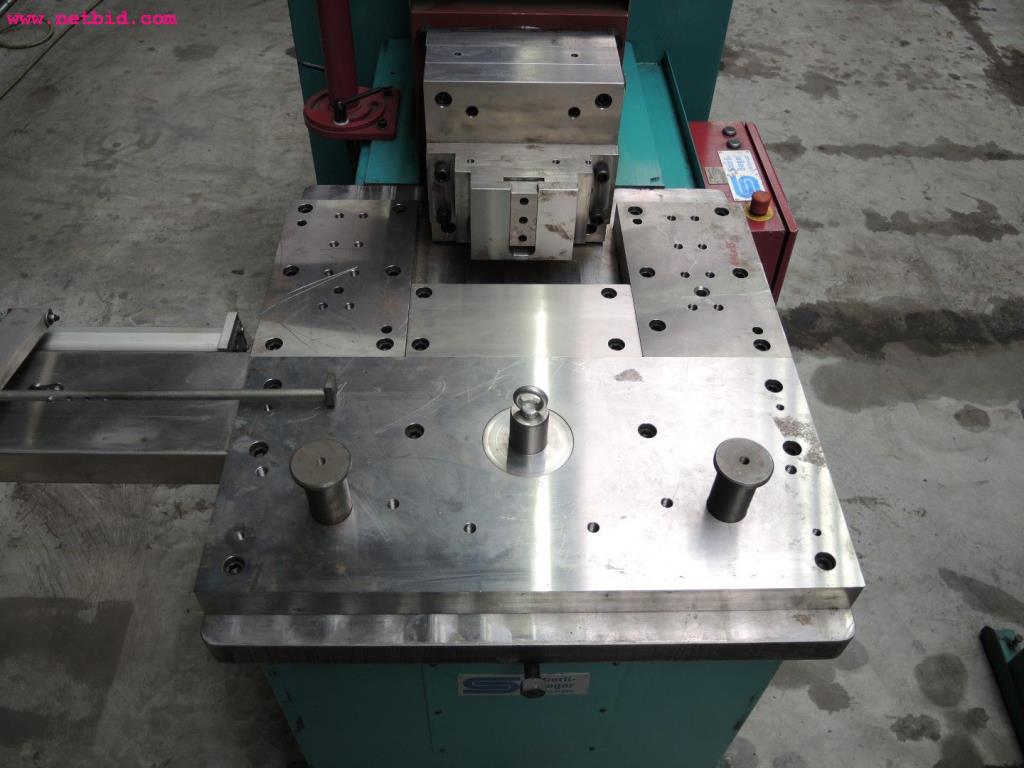 Chapas metálicas e máquinas para trabalhar metais<br><font size="2">Em colaboração com a Hilco Industrial Acquisitions bv</font>-4